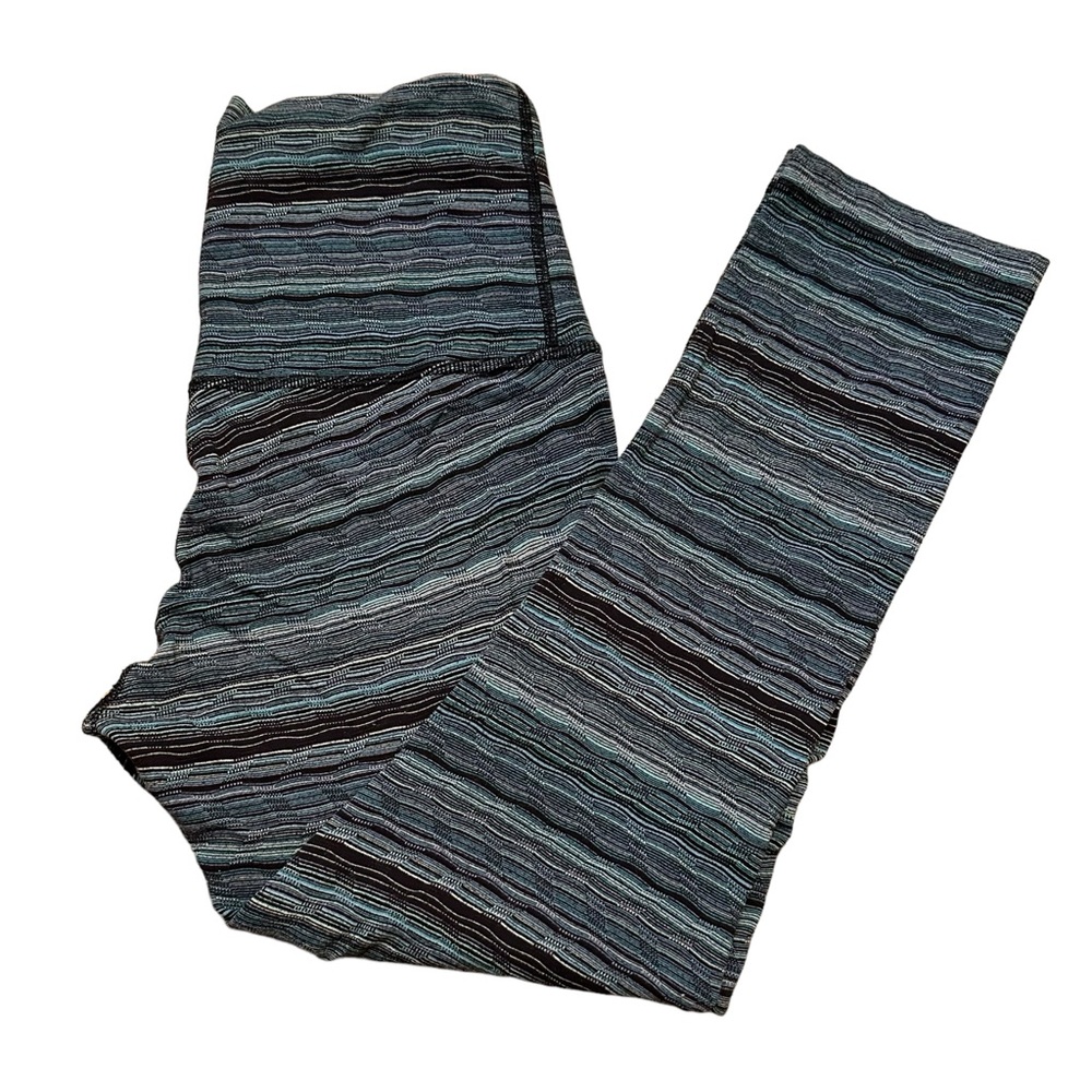 Lululemon Size 6 BLUE Wunder Under High Rise Crop **Runs big